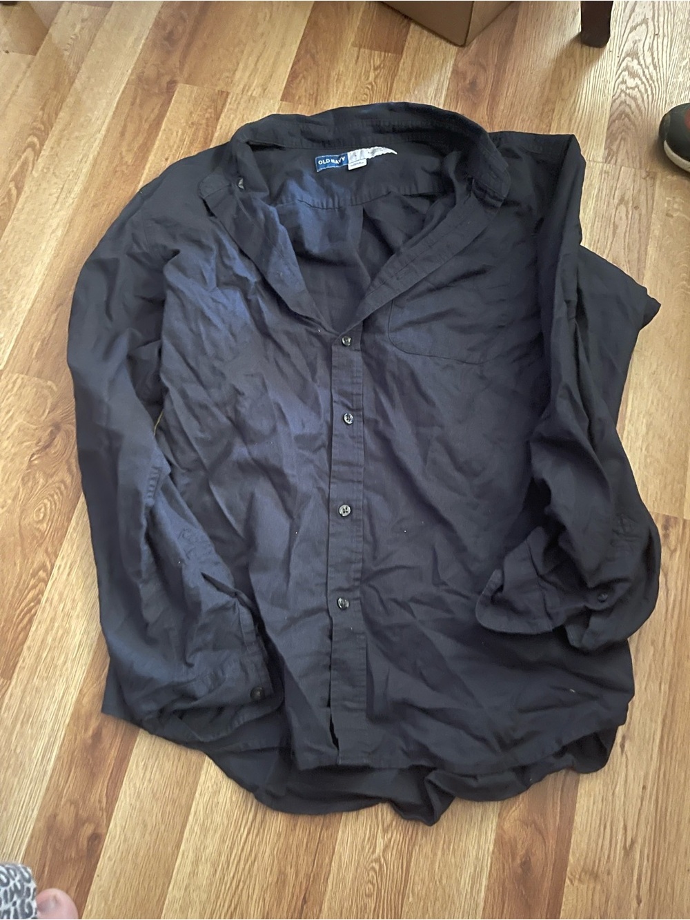 Old Navy Men's Black Long-Sleeve Button-Down Shirt